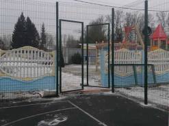 Установка ограждения для спортивной площадки Долматово