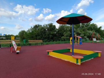 Смонтированная большая детская площадка с EPDM покрытием и разнообразным игровым оборудованием 2024